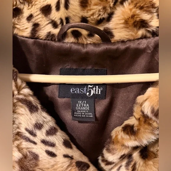 Cheetah print faux fur coat with a rich satin lining. - Picture 4 of 4